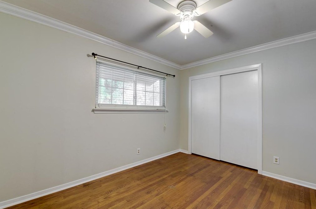 5846 Willow Oak Dr, Houston TX  77092-1435 exterior