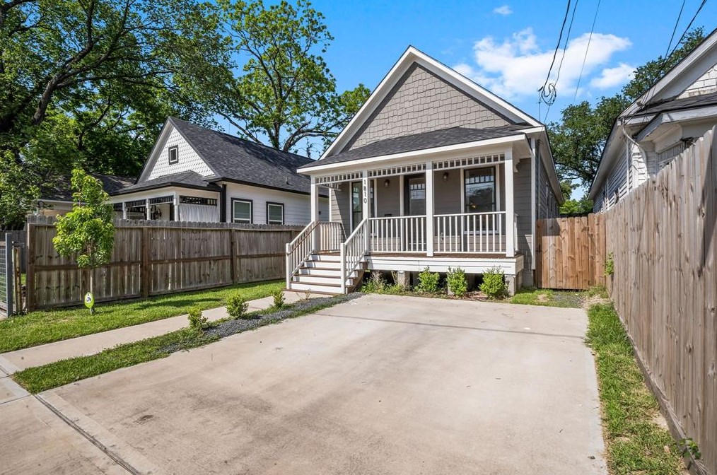 1810 Marion St, Houston TX  77009-8613 exterior