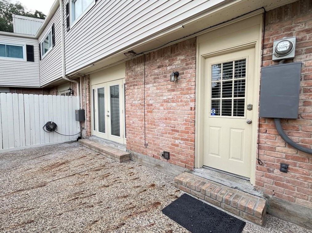 13272 Trail Hollow Dr, Houston TX 77079-3748 exterior