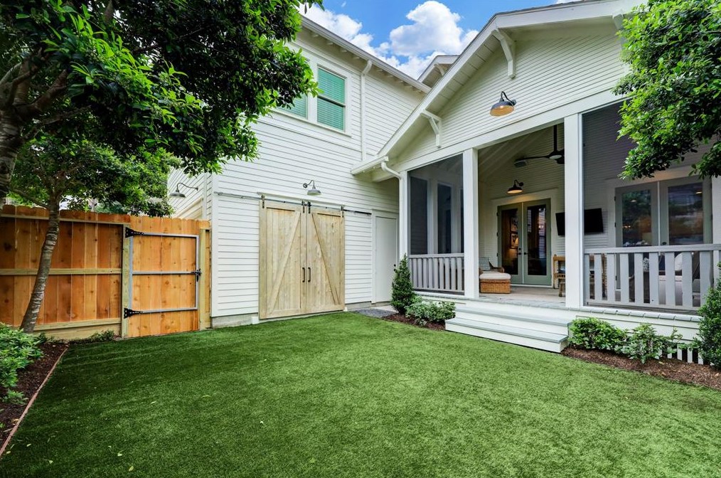 716 Arlington St, Houston TX  77008-4565 exterior