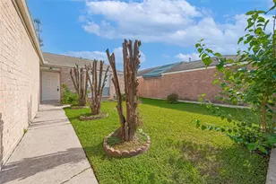 13207 Robinglen Dr, Houston, TX 77083 - Photo 9