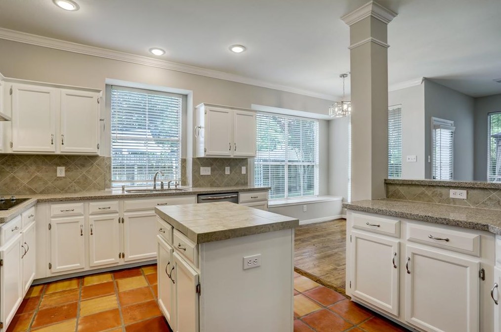 1810 Emerald Lk Ct, Houston TX  77062-8008 exterior