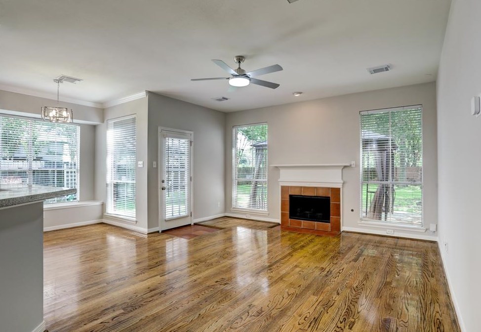 1810 Emerald Lk Ct, Houston TX  77062-8008 exterior