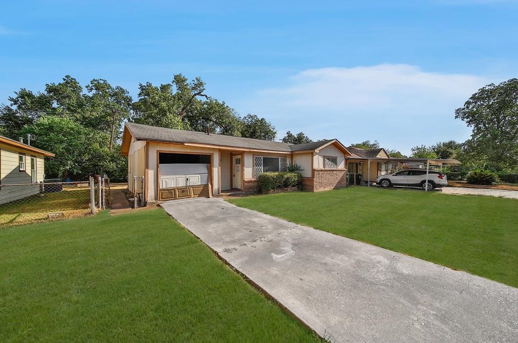 3007 Dacca Dr, Houston TX  77051-4611 exterior