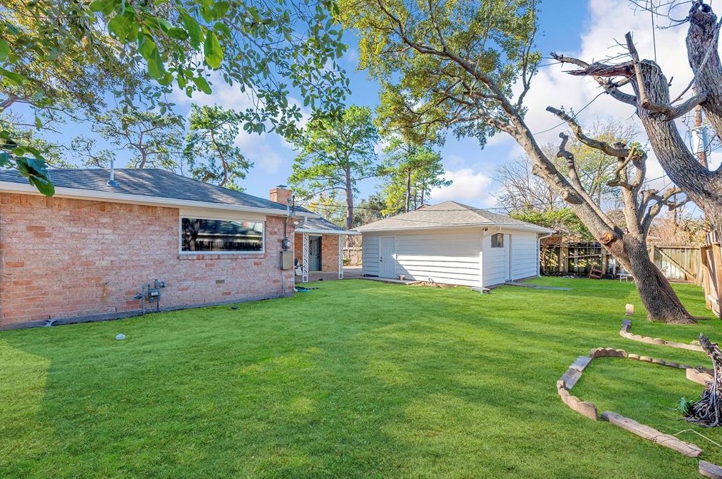 12518 Carriage Hill Dr, Houston TX  77077-2910 exterior