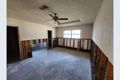 4401 Kitty Chapin Avenue, Orange, TX 77632 - Photo 7