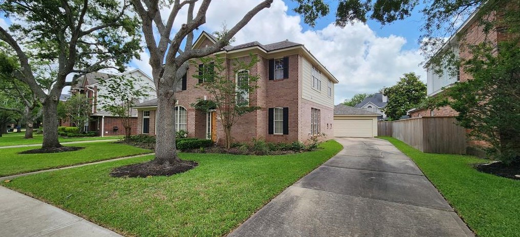 7022 Emerald Glen Dr, Sugar Land TX  77479-6260 exterior