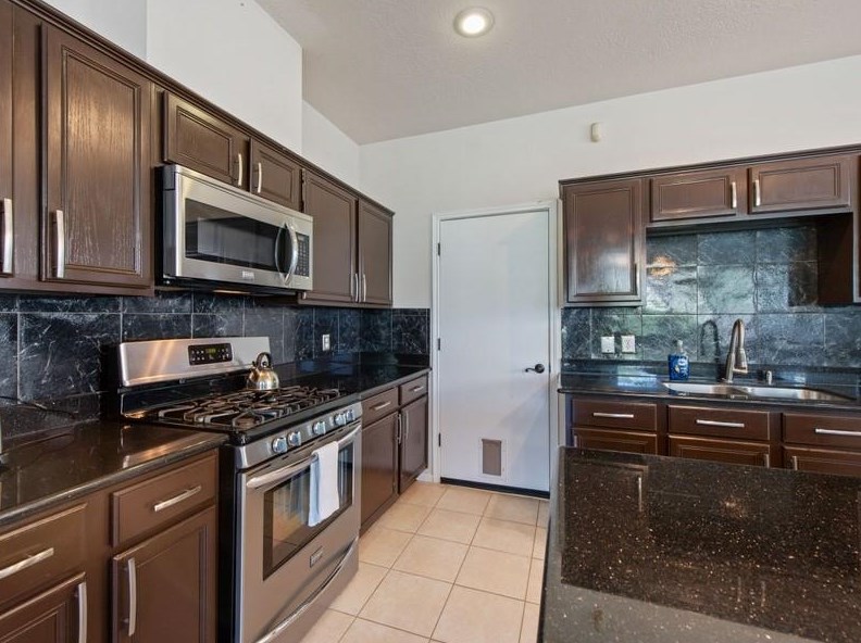 2711 Riverhollow Ln, Sugar Land TX exterior