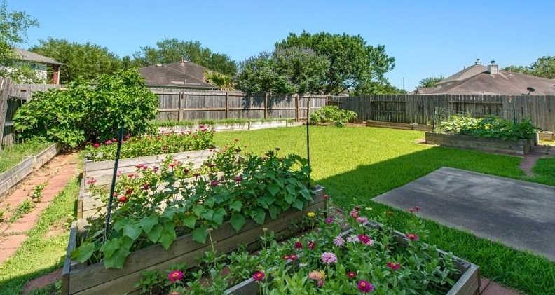 2711 Riverhollow Ln, Sugar Land TX exterior