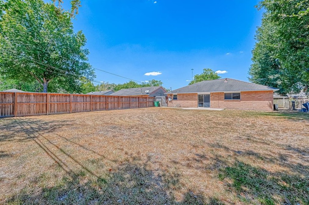 5609 Arthington St, Houston TX  77053-3007 exterior