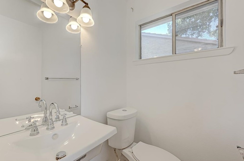 5609 Arthington St, Houston TX  77053-3007 exterior