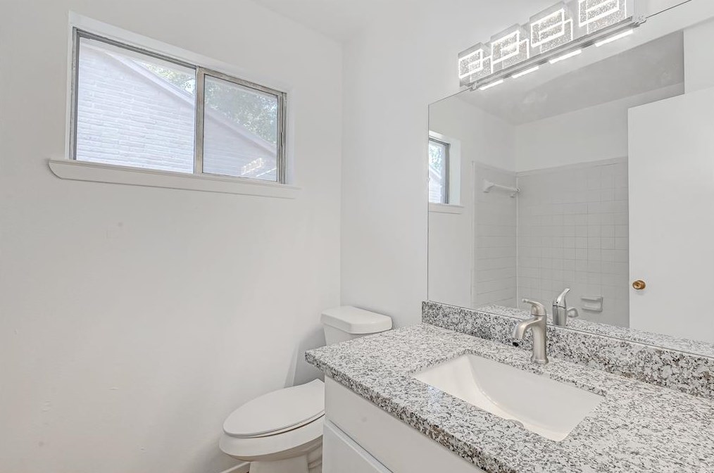 5609 Arthington St, Houston TX  77053-3007 exterior