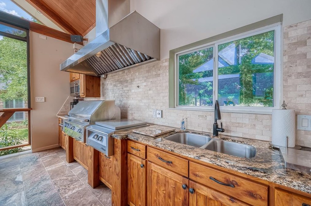 10102 Reading Rd, Richmond TX exterior