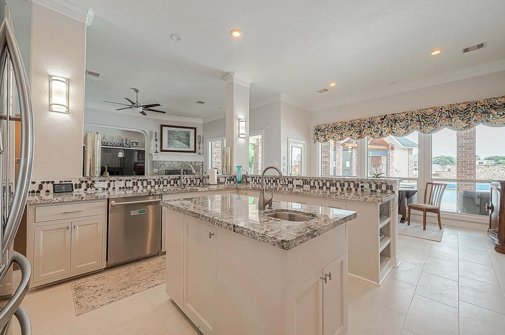 10102 Reading Rd, Richmond TX exterior