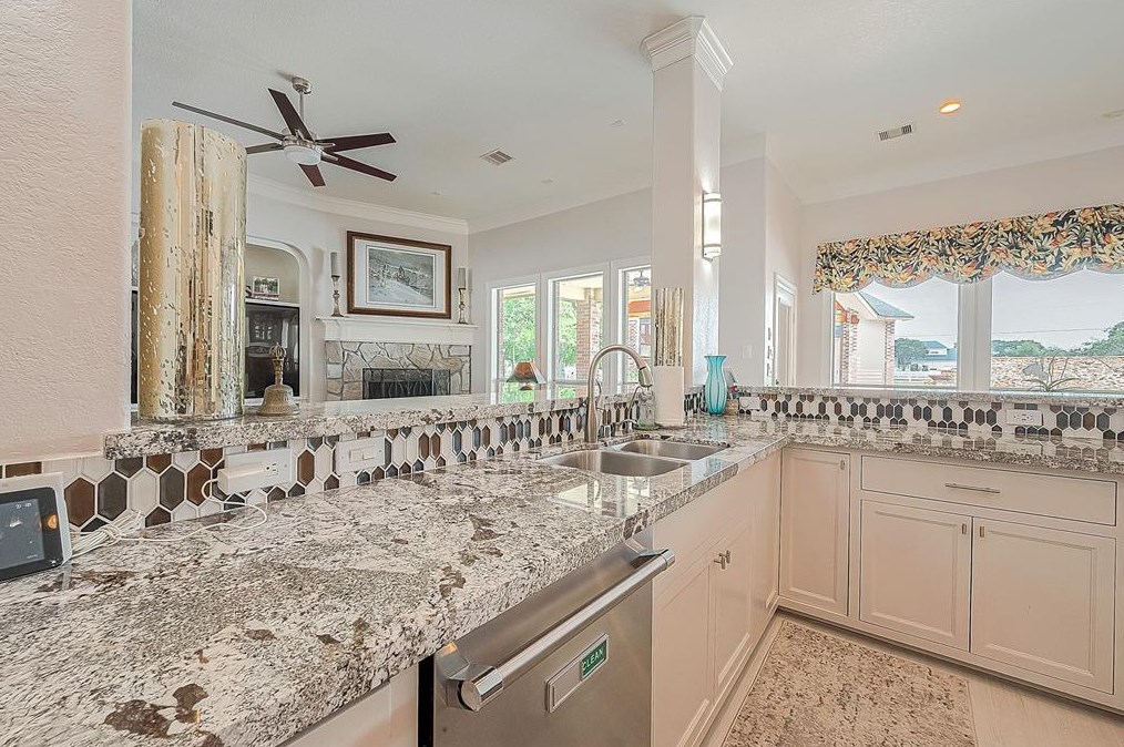 10102 Reading Rd, Richmond TX exterior