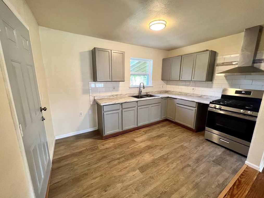 6019 Southmont St, Houston TX  77033-1025 exterior