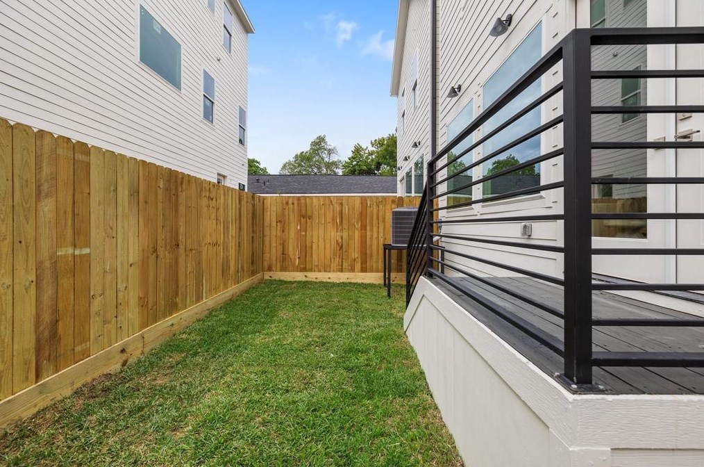 816 33 St, Houston TX  77022-5105 exterior