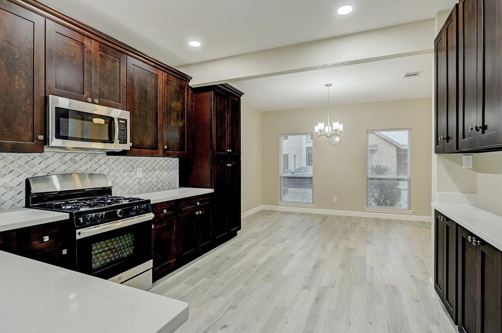 1752 Gessner Rd, Houston TX  77063-1118 exterior