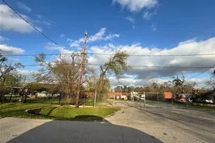 4805 E O S T Dr, Houston, TX 77013 - Photo 11