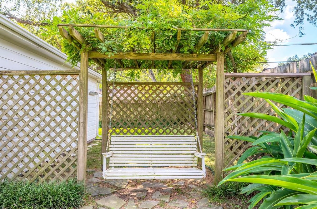 9503 Winsome Ln, Houston TX  77057-5611 exterior