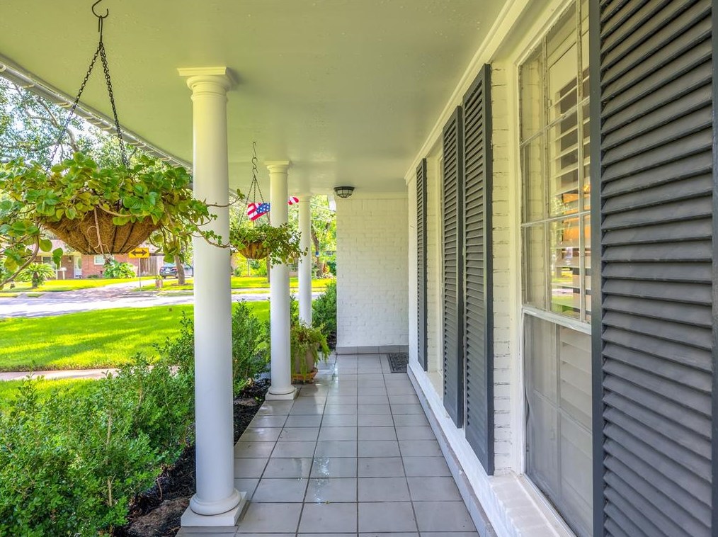 9503 Winsome Ln, Houston TX  77057-5611 exterior