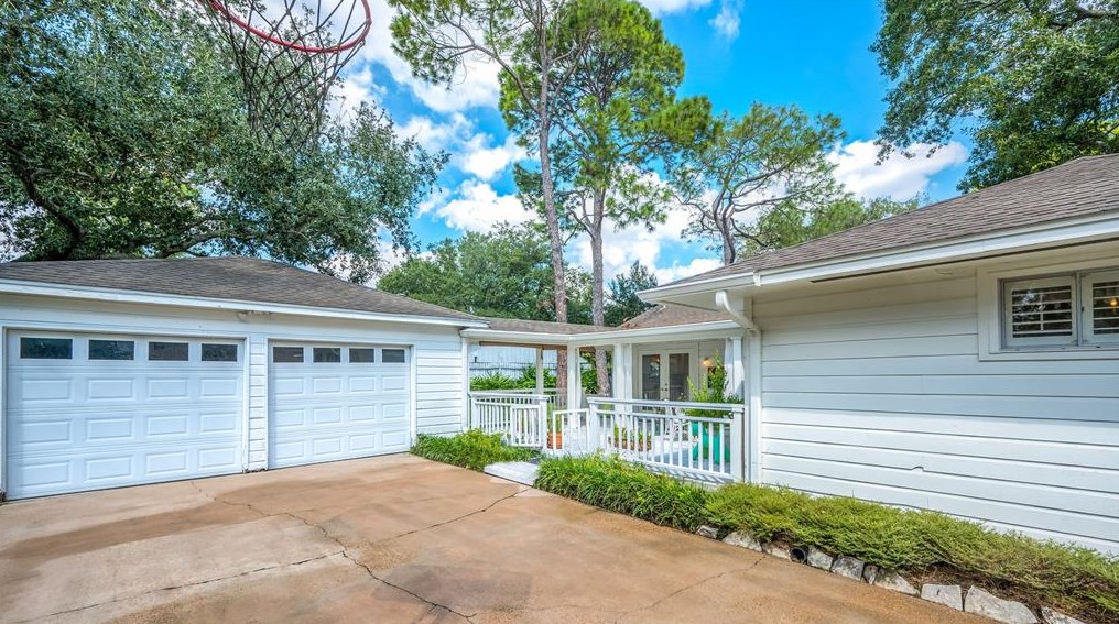 9503 Winsome Ln, Houston TX  77057-5611 exterior