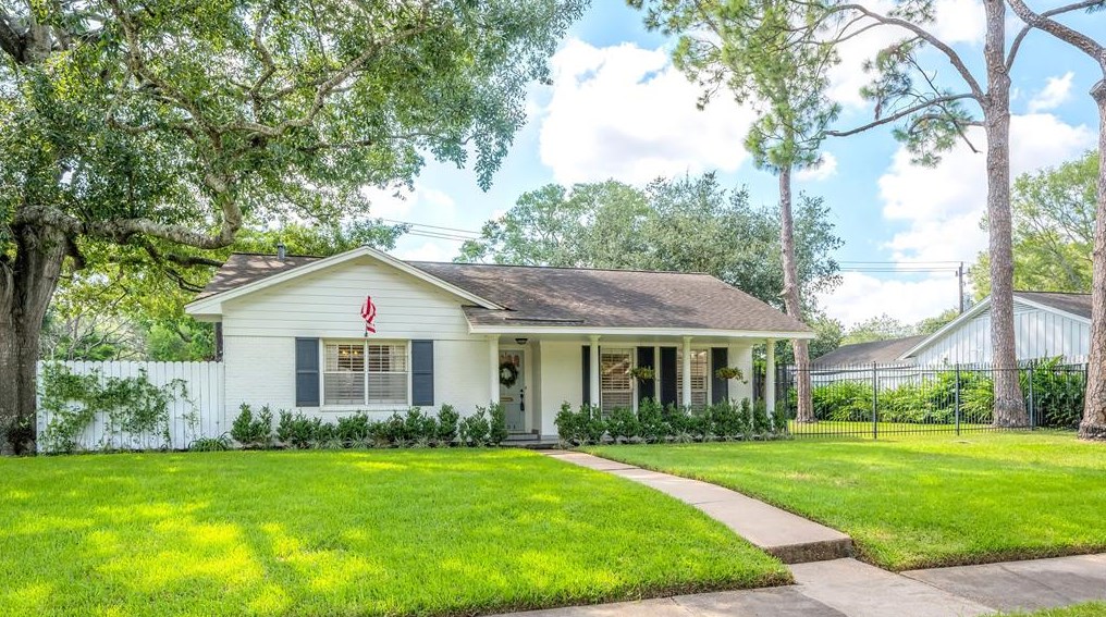 9503 Winsome Ln, Houston TX  77057-5611 exterior