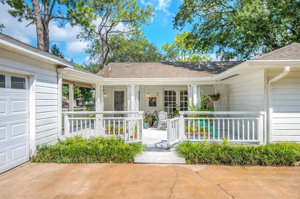 9503 Winsome Ln, Houston TX  77057-5611 exterior