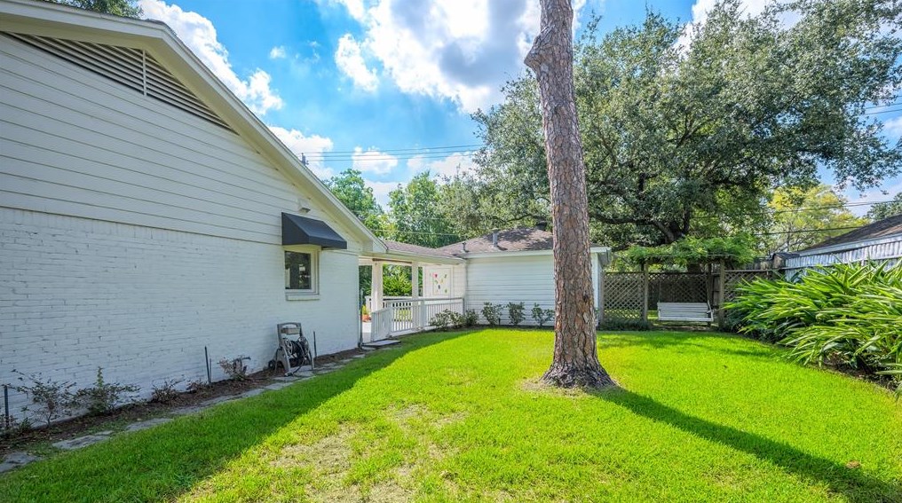 9503 Winsome Ln, Houston TX  77057-5611 exterior