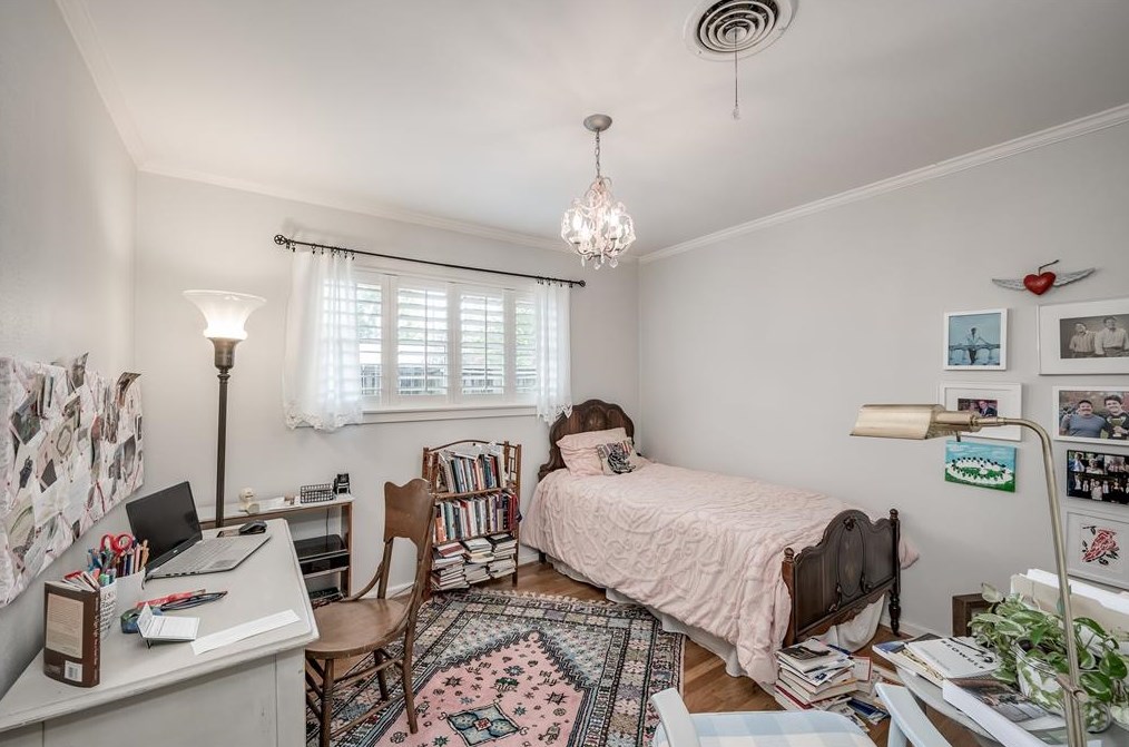 9503 Winsome Ln, Houston TX  77057-5611 exterior