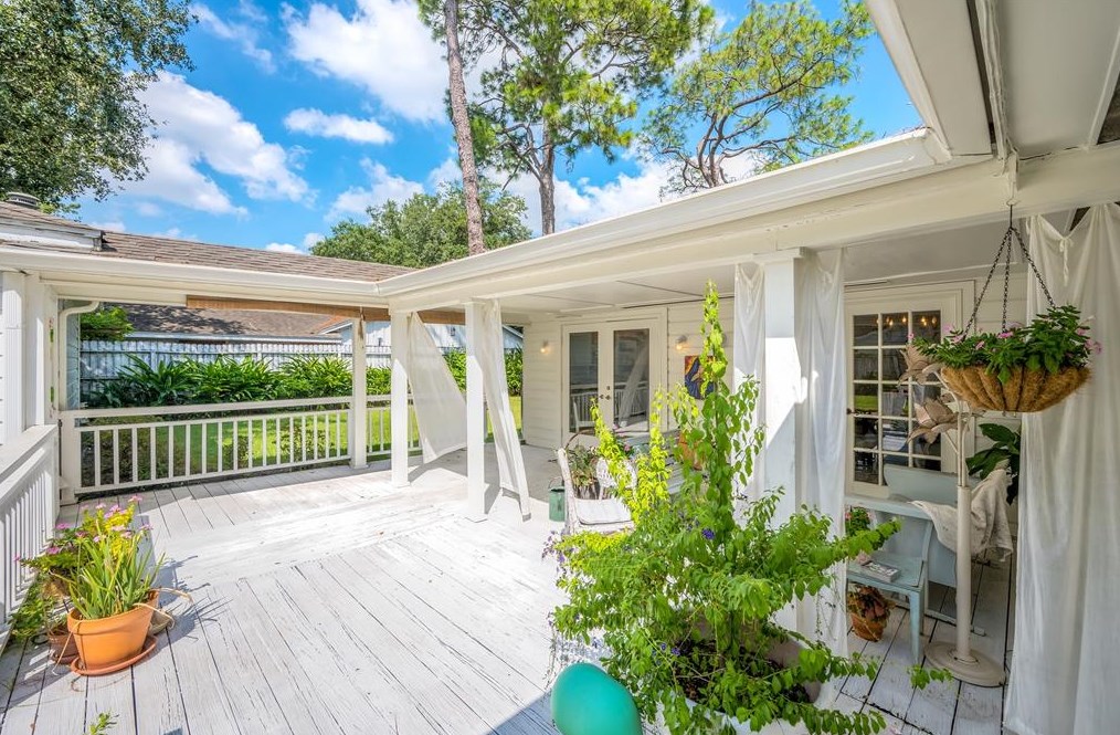 9503 Winsome Ln, Houston TX  77057-5611 exterior