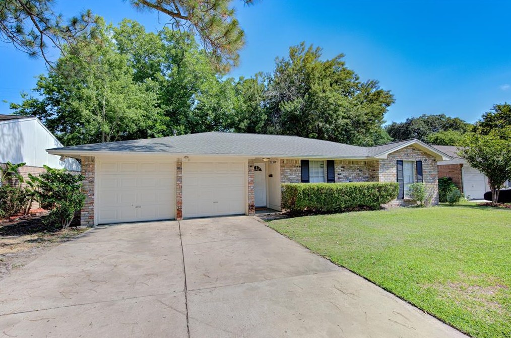 5730 Southminster Dr, Houston TX  77035-5506 exterior