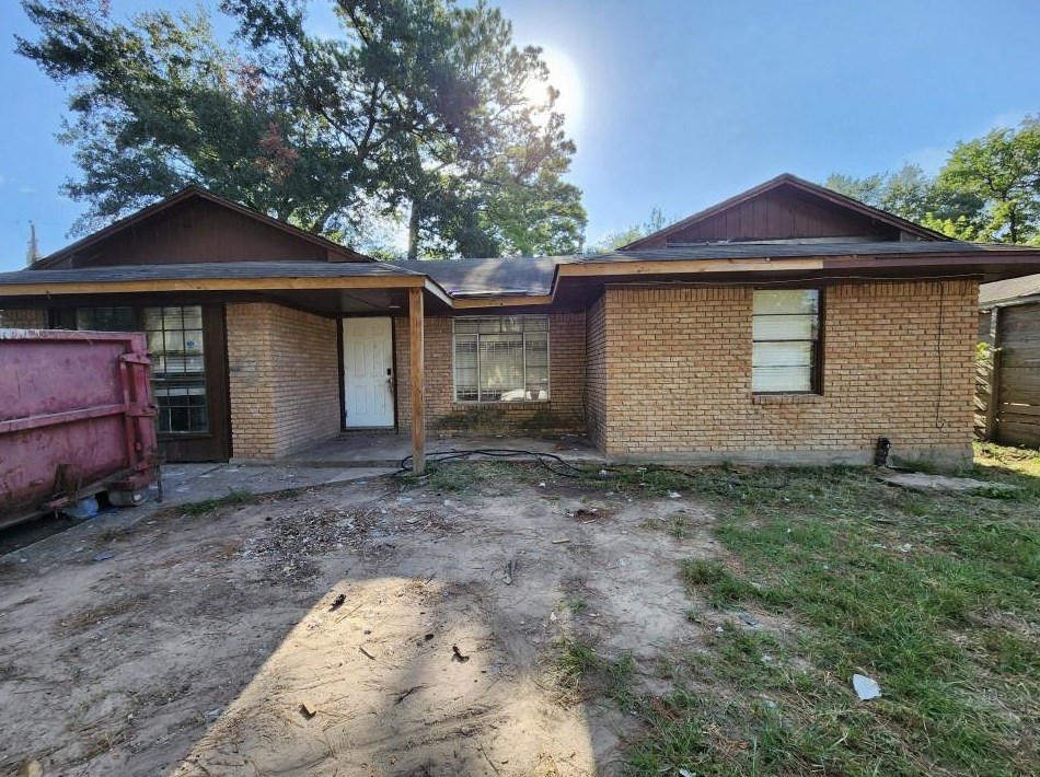 10106 Bretton Dr, Houston TX  77016-3221 exterior