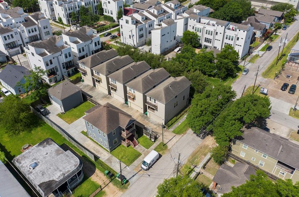 2208 Colorado St, Houston TX  77007-2954 exterior