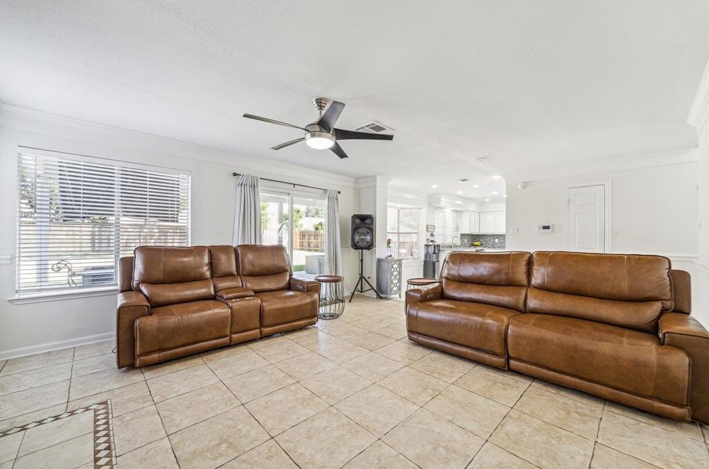 15318 Beechnut St, Houston TX 77083-5416 exterior