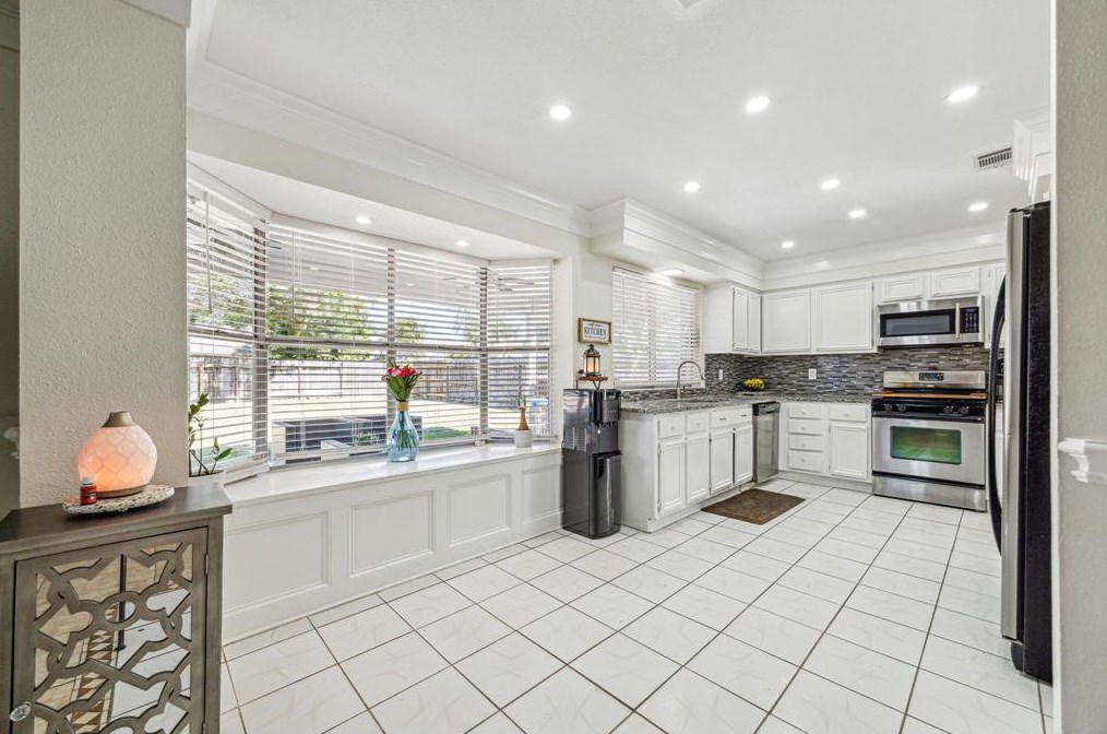 15318 Beechnut St, Houston TX 77083-5416 exterior