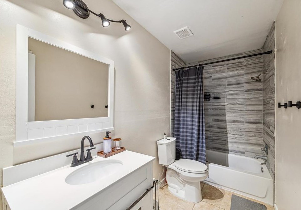 15318 Beechnut St, Houston TX 77083-5416 exterior