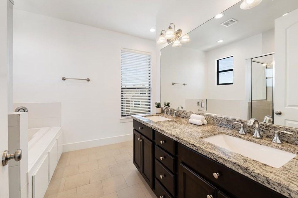 908 20 St, Houston TX 77008-3310 exterior