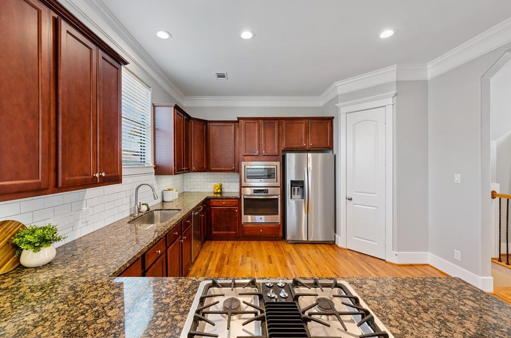 908 20 St, Houston TX 77008-3310 exterior