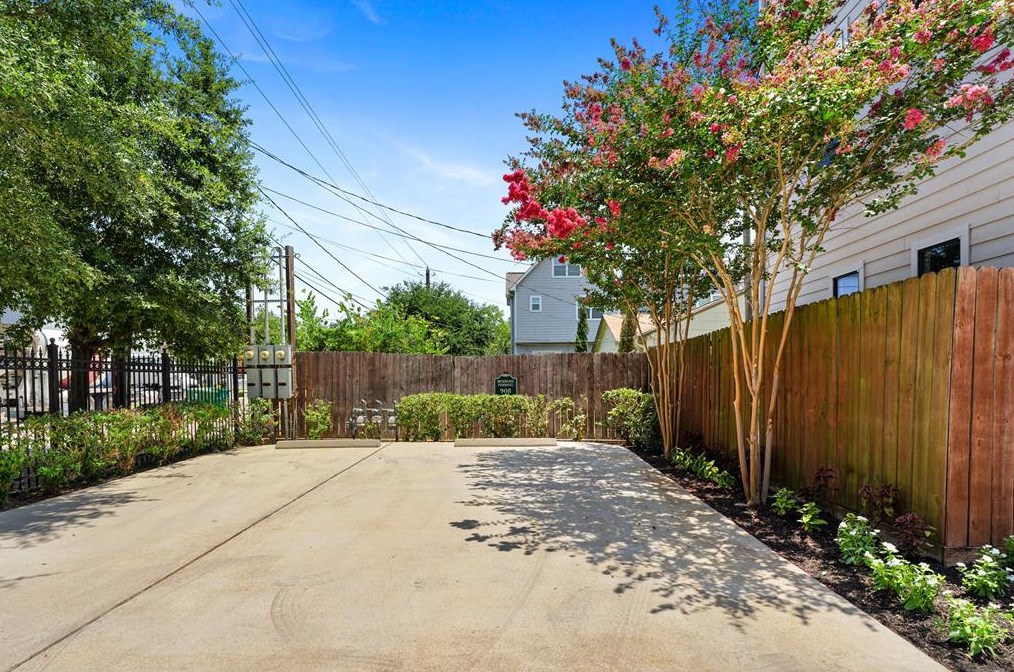 908 20 St, Houston TX 77008-3310 exterior