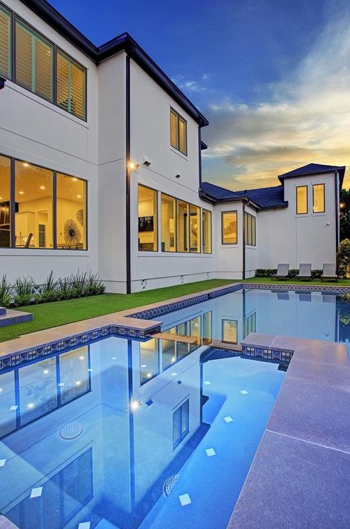 107 Fawnlake Dr, Houston TX  77079-7349 exterior