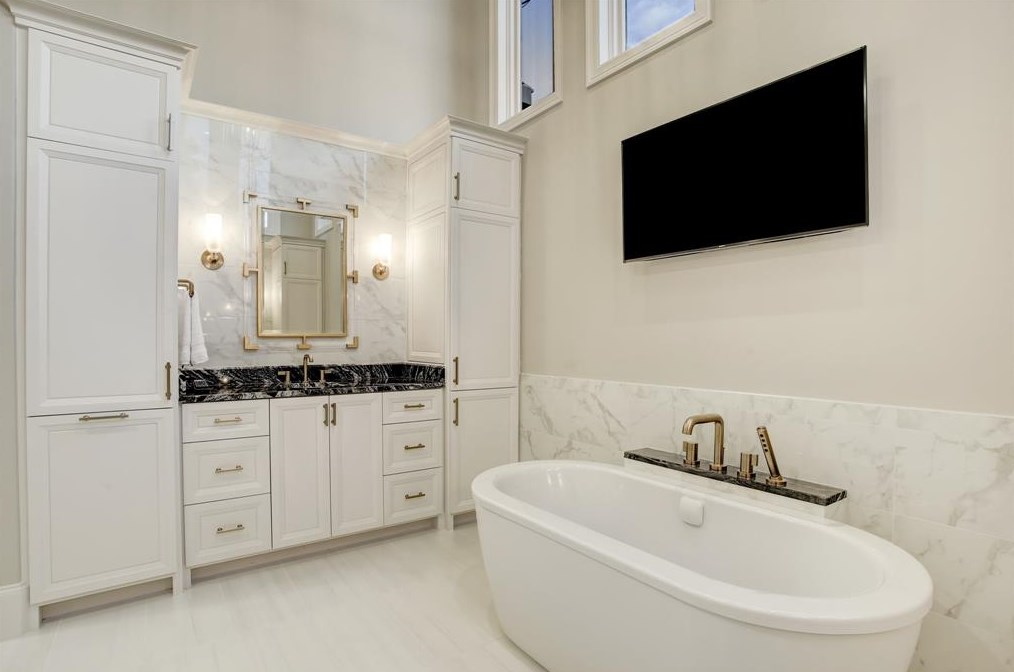 107 Fawnlake Dr, Houston TX  77079-7349 exterior