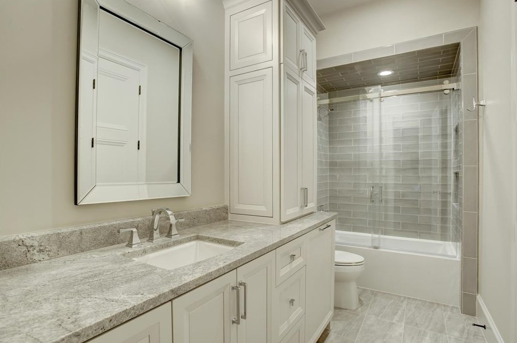 107 Fawnlake Dr, Houston TX  77079-7349 exterior