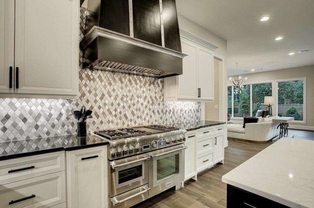 107 Fawnlake Dr, Houston TX  77079-7349 exterior