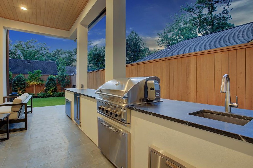 107 Fawnlake Dr, Houston TX  77079-7349 exterior