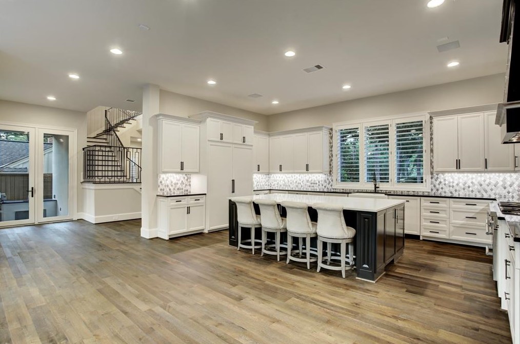 107 Fawnlake Dr, Houston TX  77079-7349 exterior