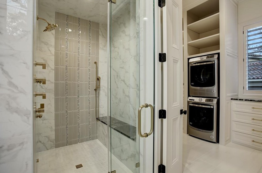 107 Fawnlake Dr, Houston TX  77079-7349 exterior