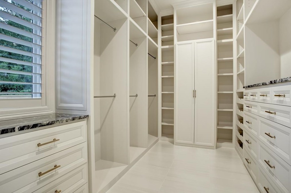 107 Fawnlake Dr, Houston TX  77079-7349 exterior