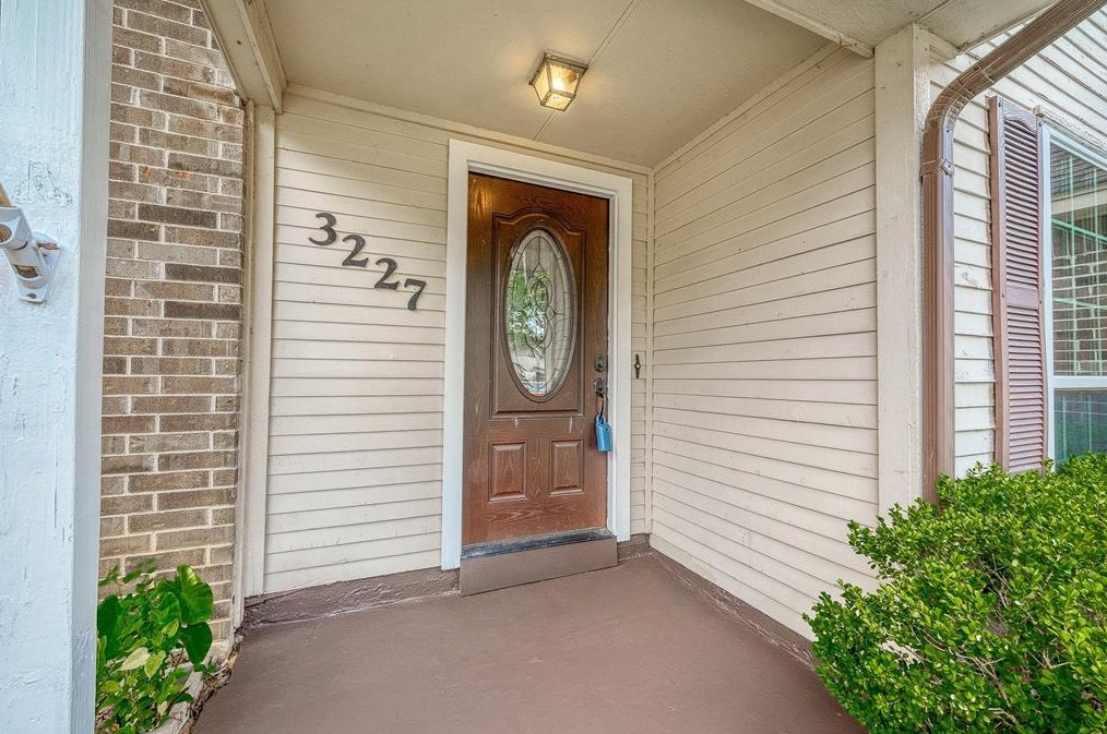 3227 Kempwood Dr, Sugar Land TX  77479-1835 exterior