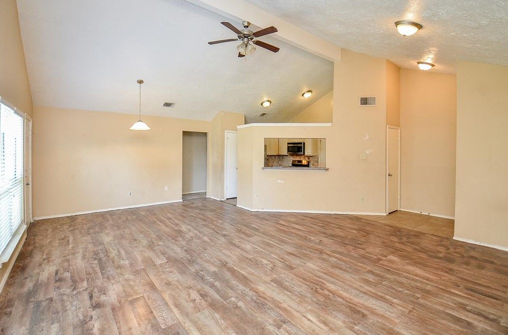 15402 Wildwood Gln Dr, Houston TX  77083-5515 exterior